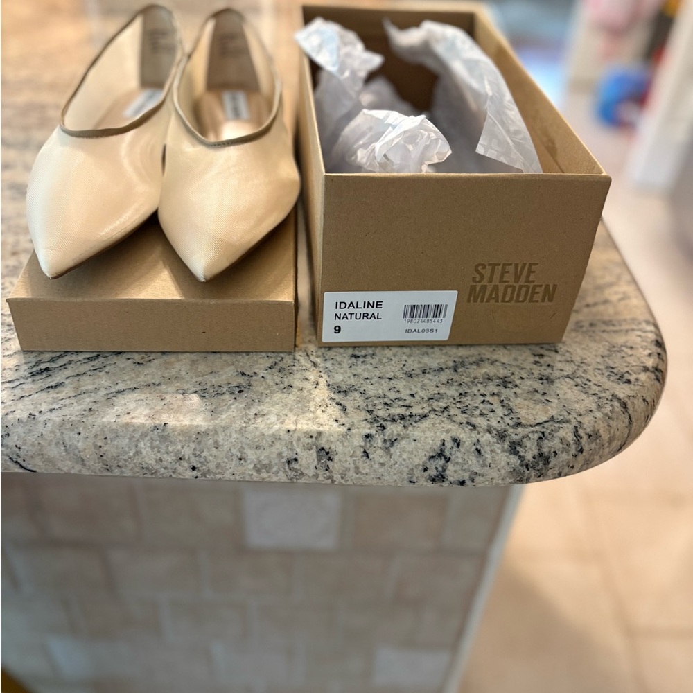 Steve Madden Natural Cream Flats